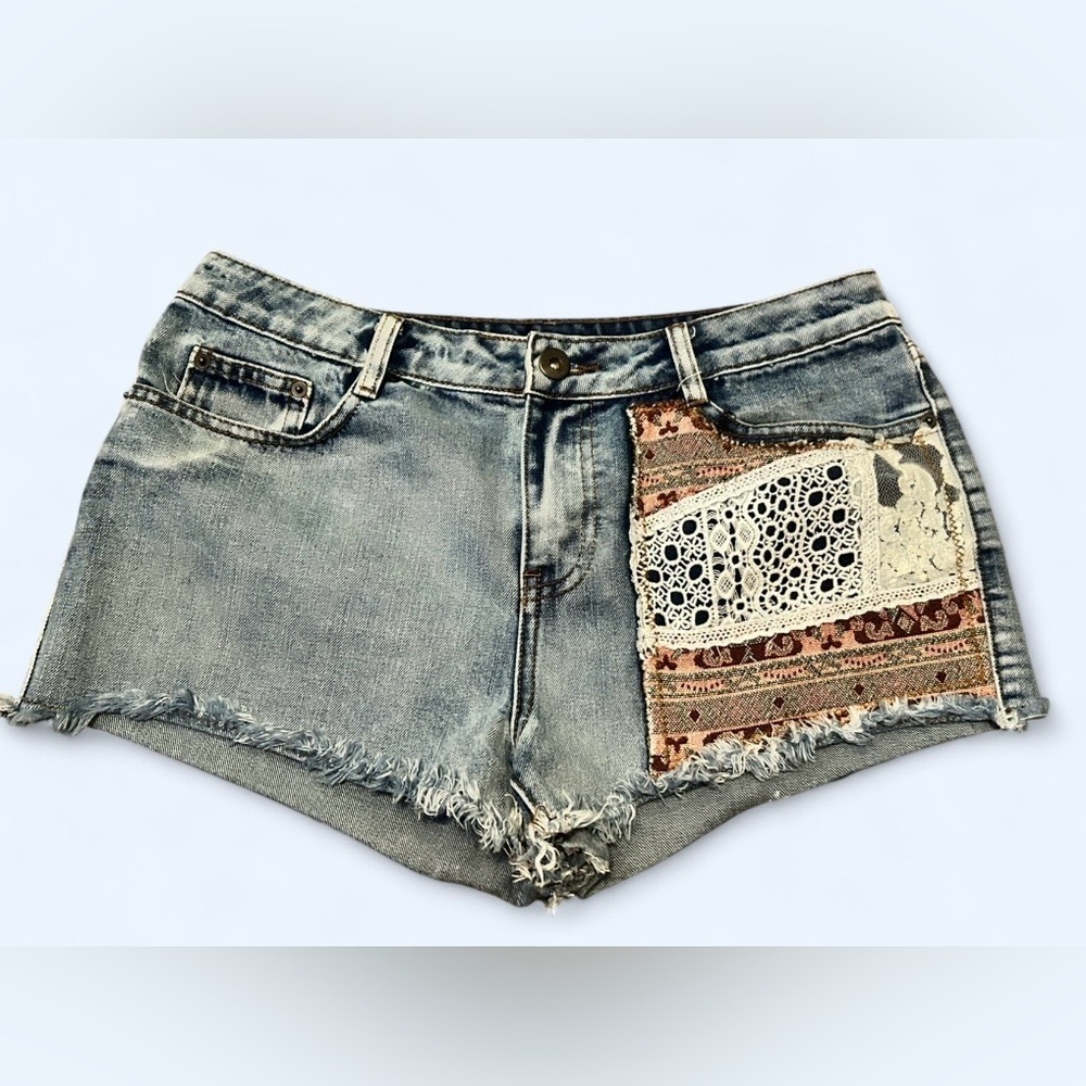 BONGO Light Denim Women’s Embroidered Jean Shorts - Size 7